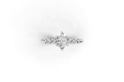 Μονόπετρο οβάλ και πλαϊνές πέτρες με δοντάκια!