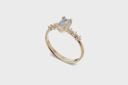 The Astra Emerald ring