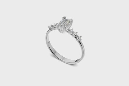 The Astra Emerald ring