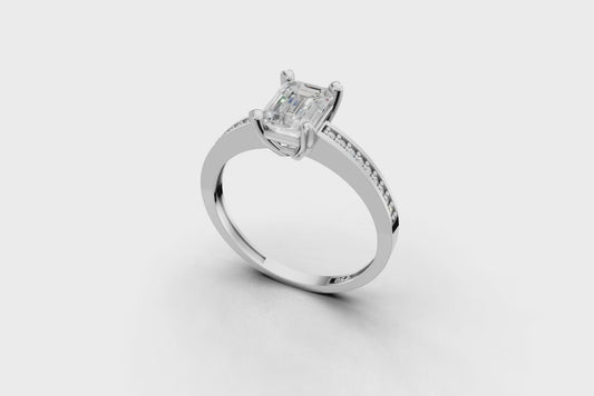 Μονόπετρο με emerald cut διαμάντι και πλαϊνές εσωτερικά στην γάμπα!