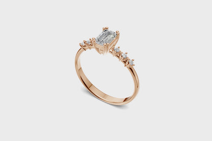 The Astra Emerald ring